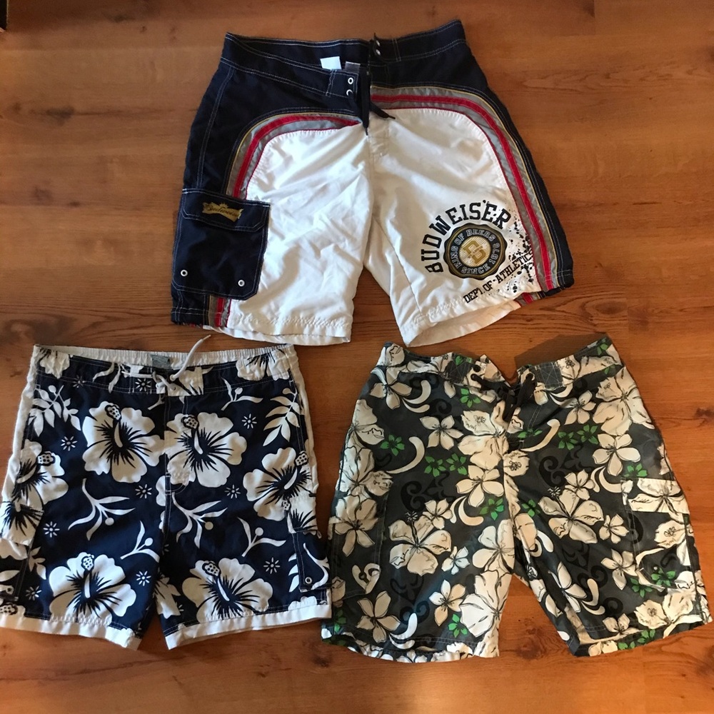 Men’s swim trunk lot